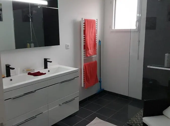 Maison Individuelle 500 M De La Agon Coutainville