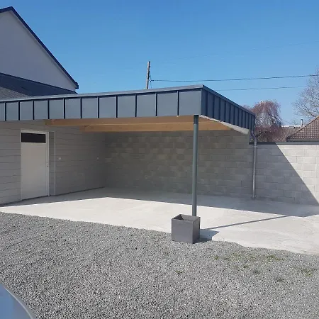 Maison Individuelle 500 M De La *