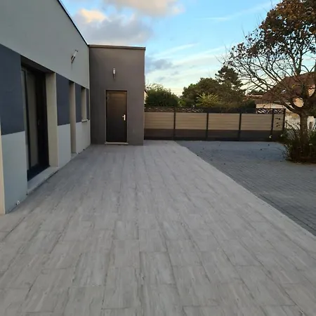 Maison Individuelle 500 M De La *