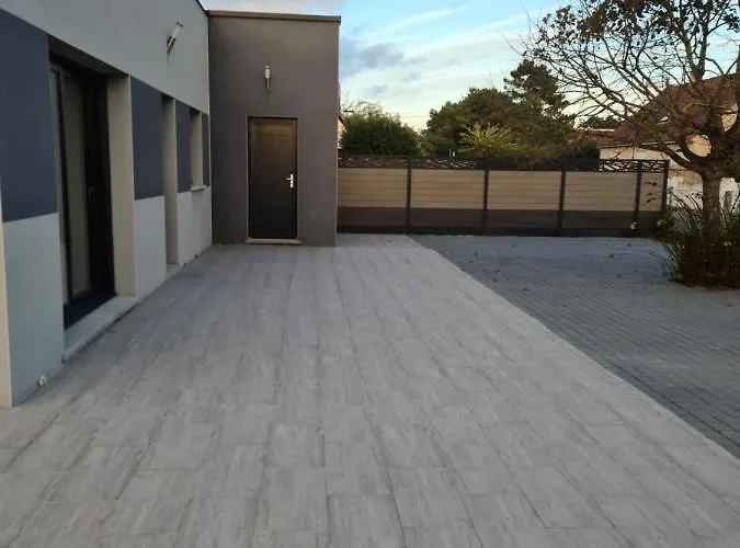 Maison Individuelle 500 M De La *