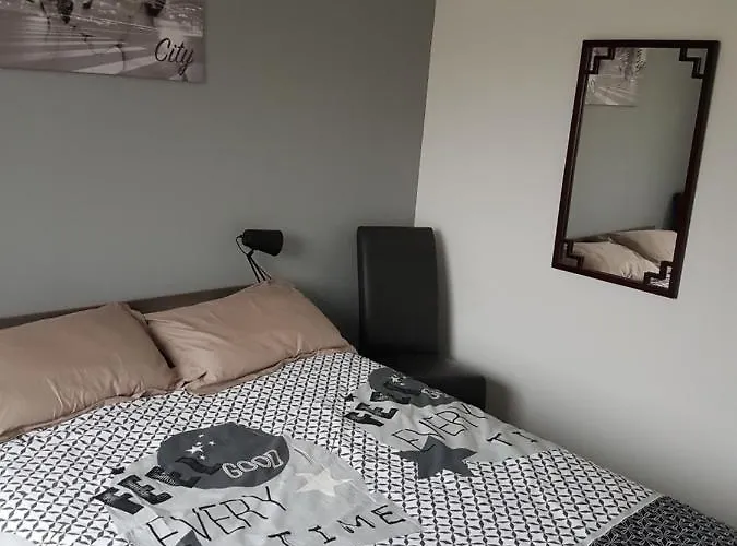 Maison Individuelle 500 M De La *